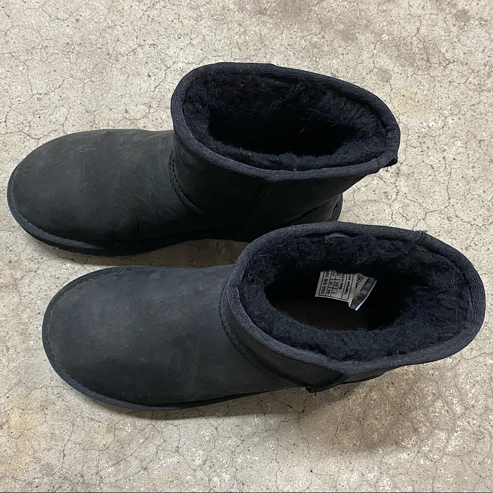 Black Short Ugg Boots Size 8